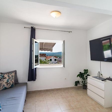 Sea-Views Brazza Apartments With Private Pool Milna  Exterior photo