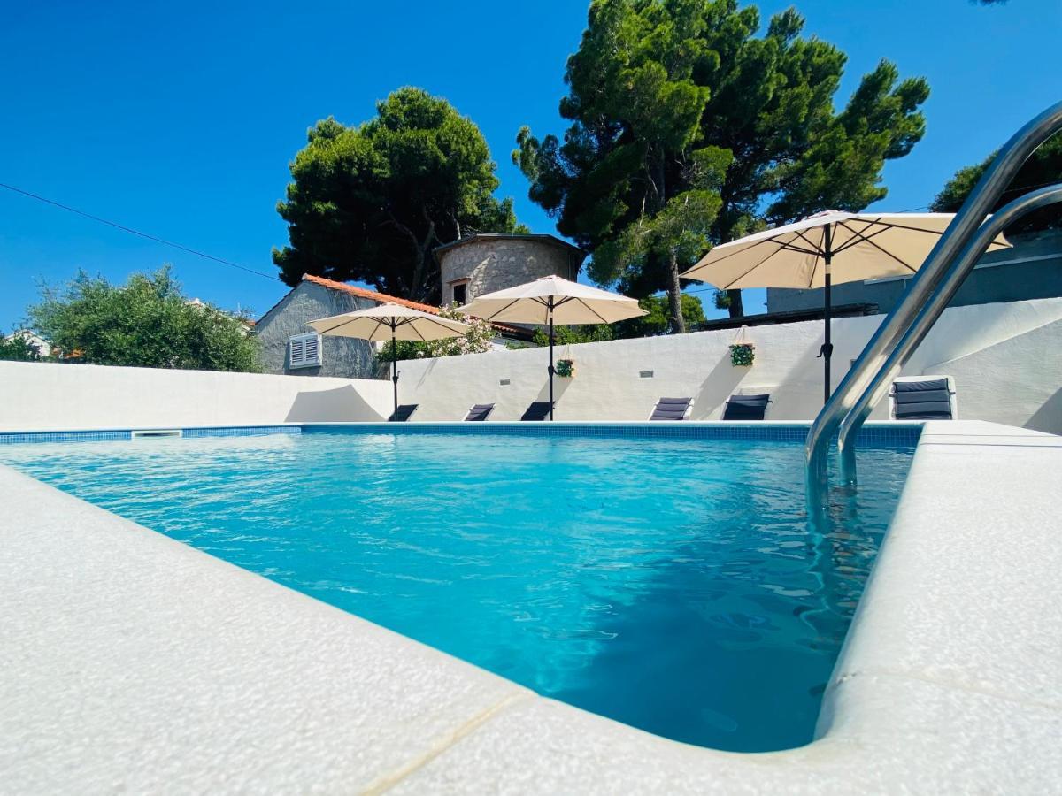 Sea-Views Brazza Apartments With Private Pool Milna  Exterior photo