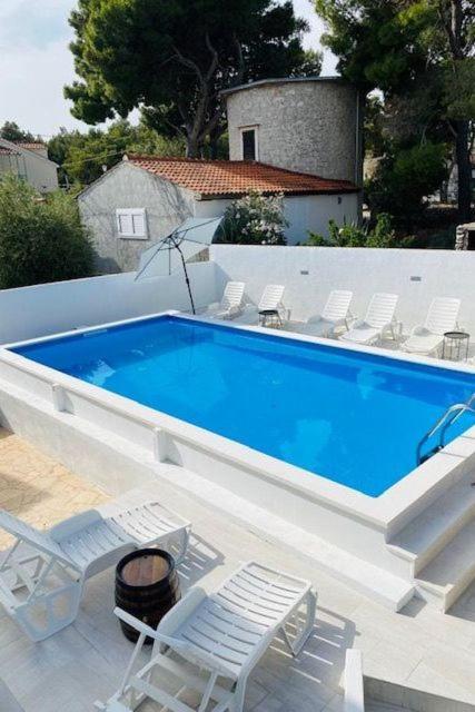 Sea-Views Brazza Apartments With Private Pool Milna  Exterior photo