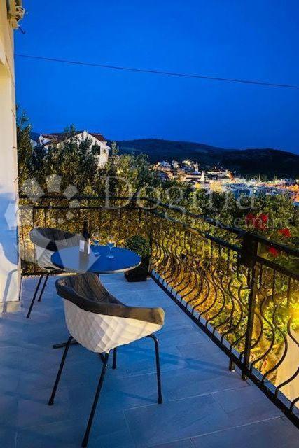 Sea-Views Brazza Apartments With Private Pool Milna  Exterior photo