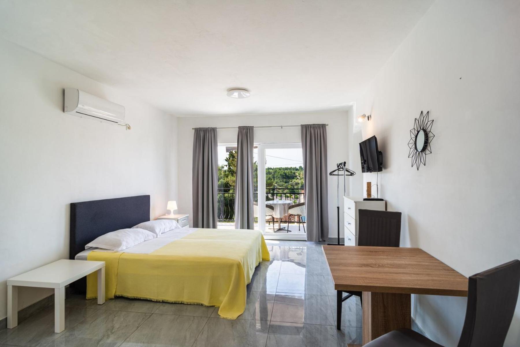 Sea-Views Brazza Apartments With Private Pool Milna  Exterior photo