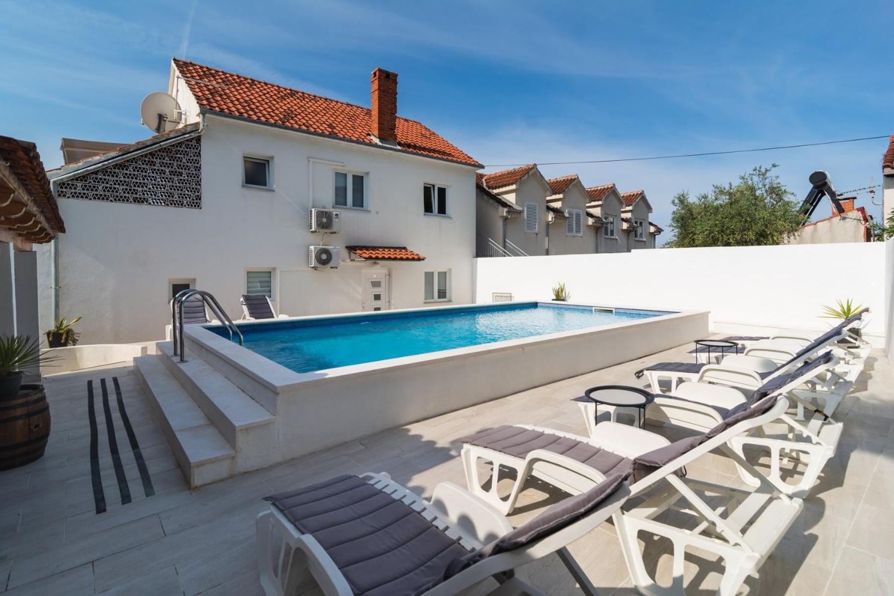 Sea-Views Brazza Apartments With Private Pool Milna  Exterior photo