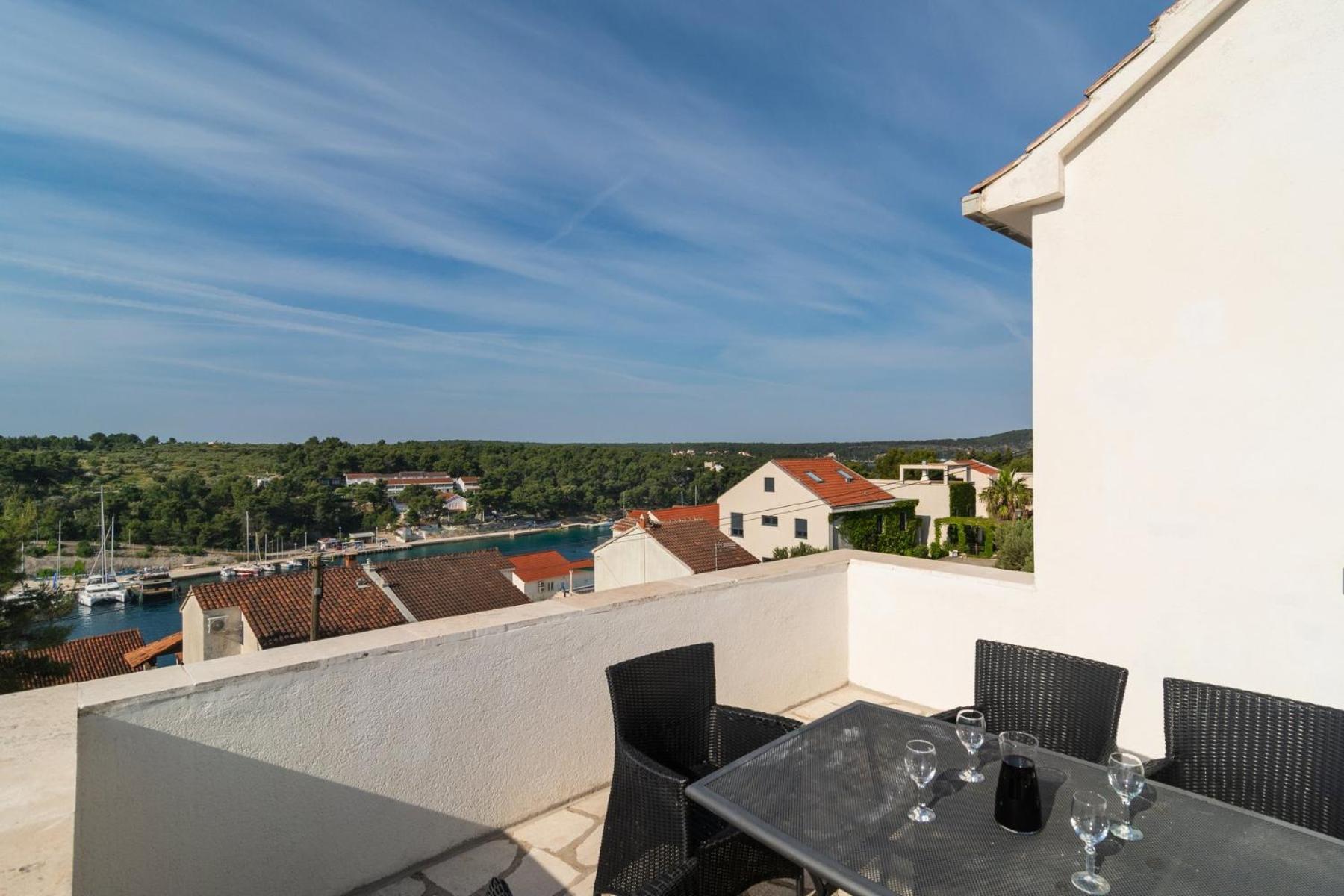 Sea-Views Brazza Apartments With Private Pool Milna  Exterior photo