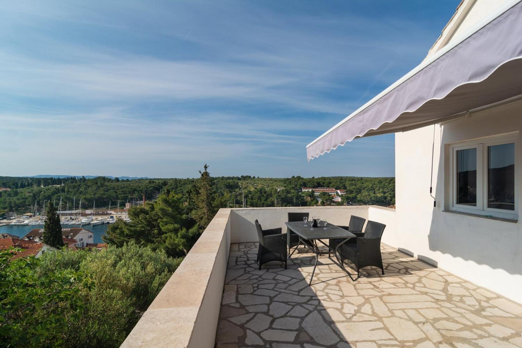 Sea-Views Brazza Apartments With Private Pool Milna  Exterior photo