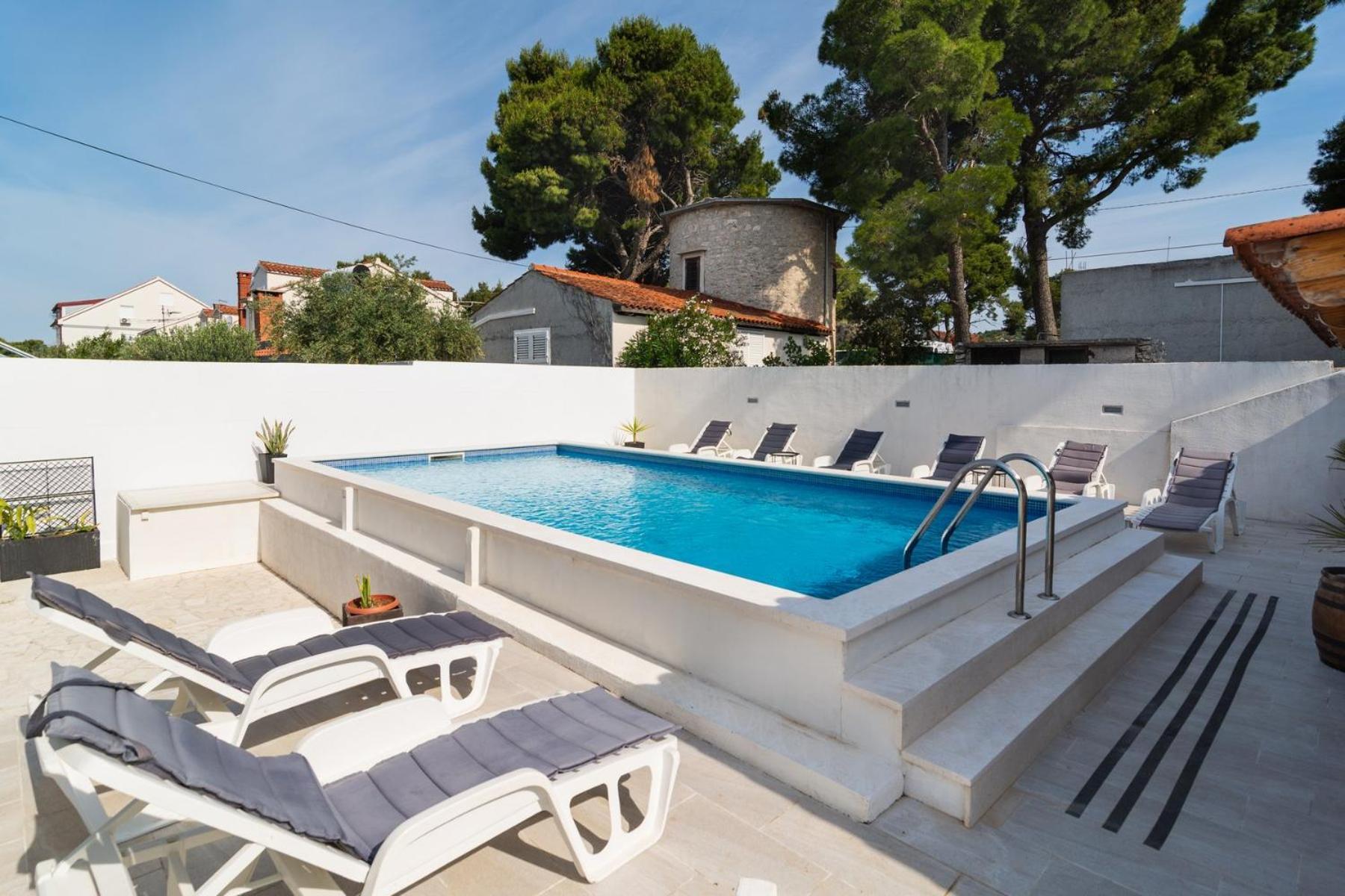 Sea-Views Brazza Apartments With Private Pool Milna  Exterior photo