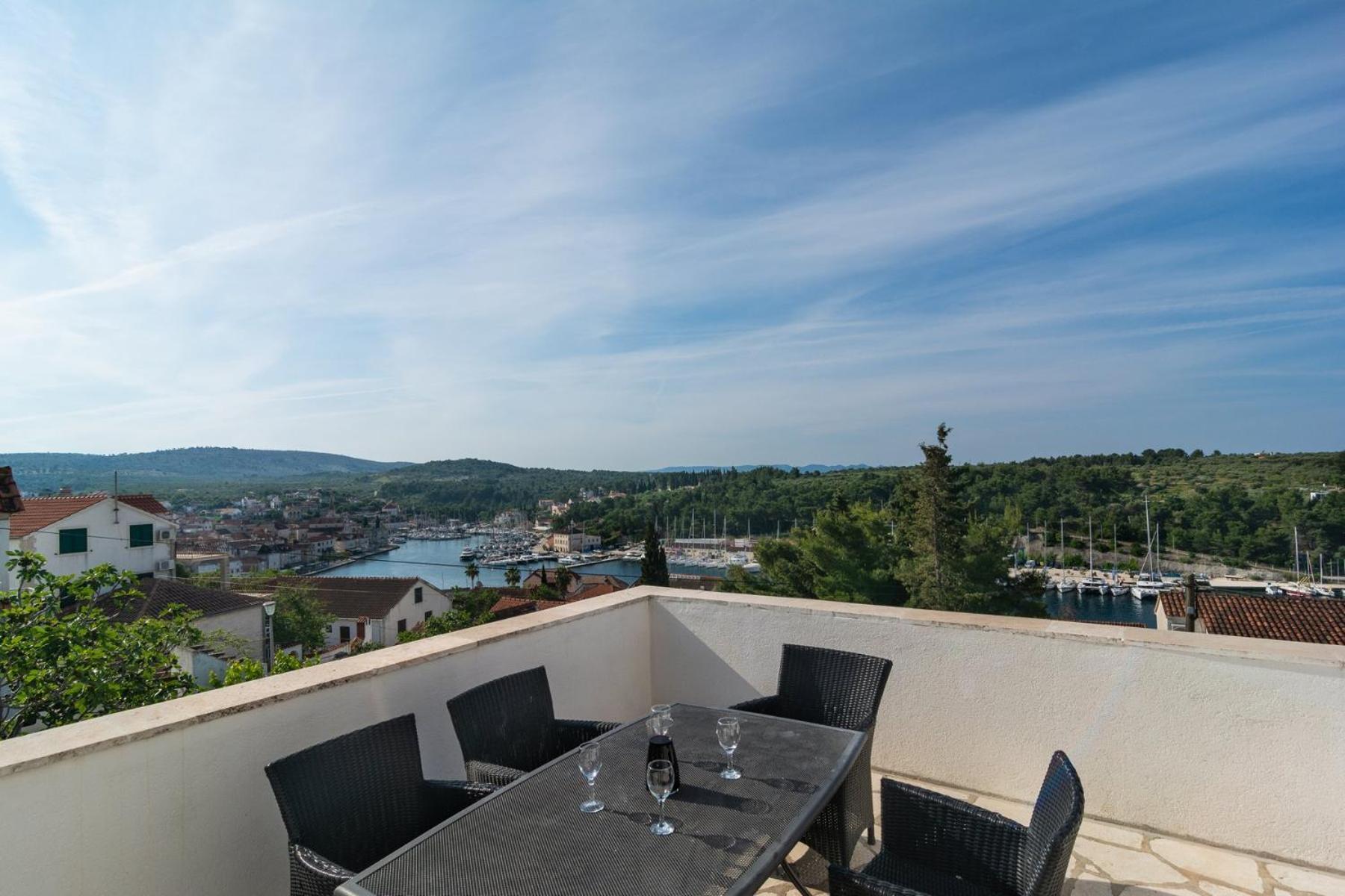 Sea-Views Brazza Apartments With Private Pool Milna  Exterior photo