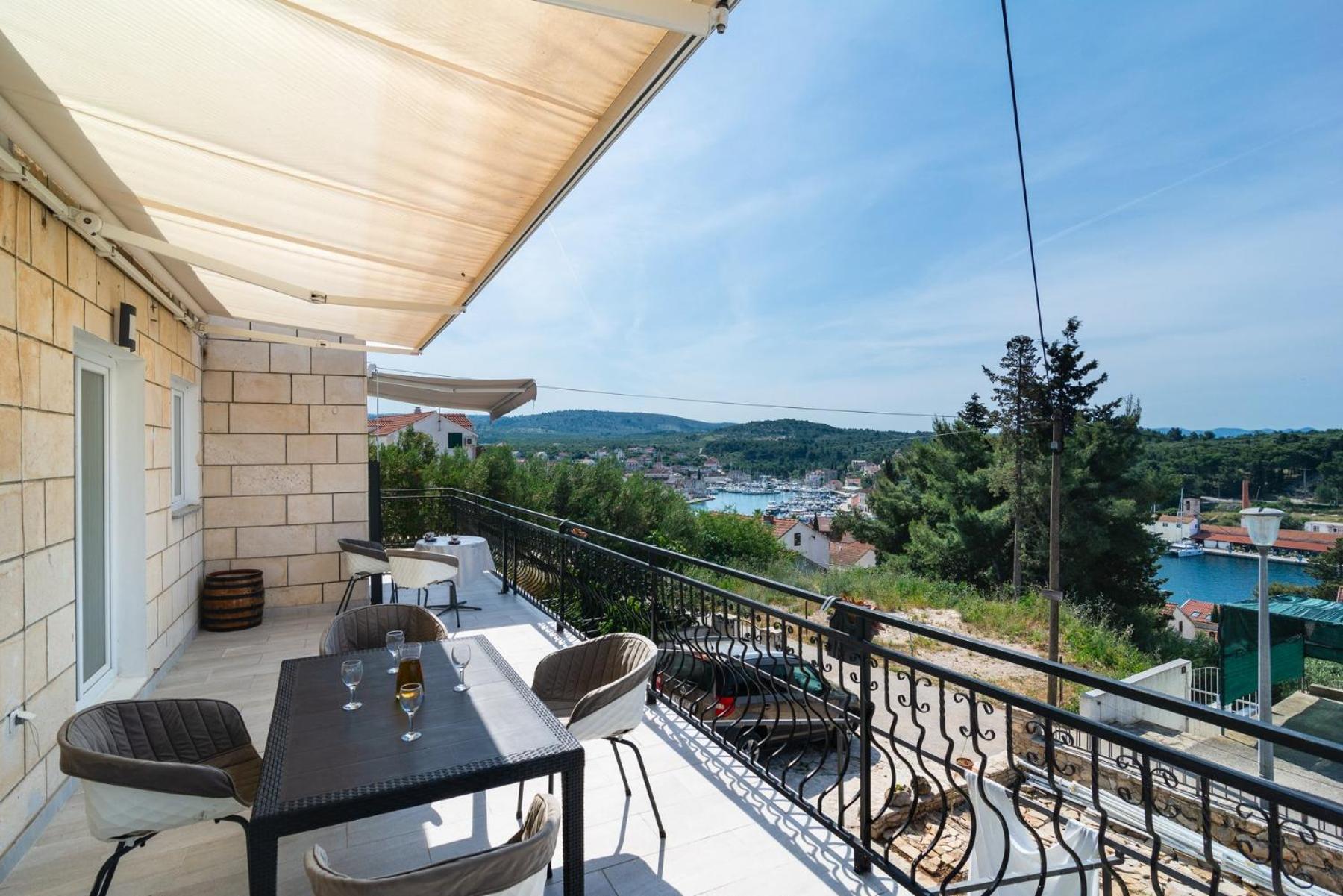 Sea-Views Brazza Apartments With Private Pool Milna  Exterior photo