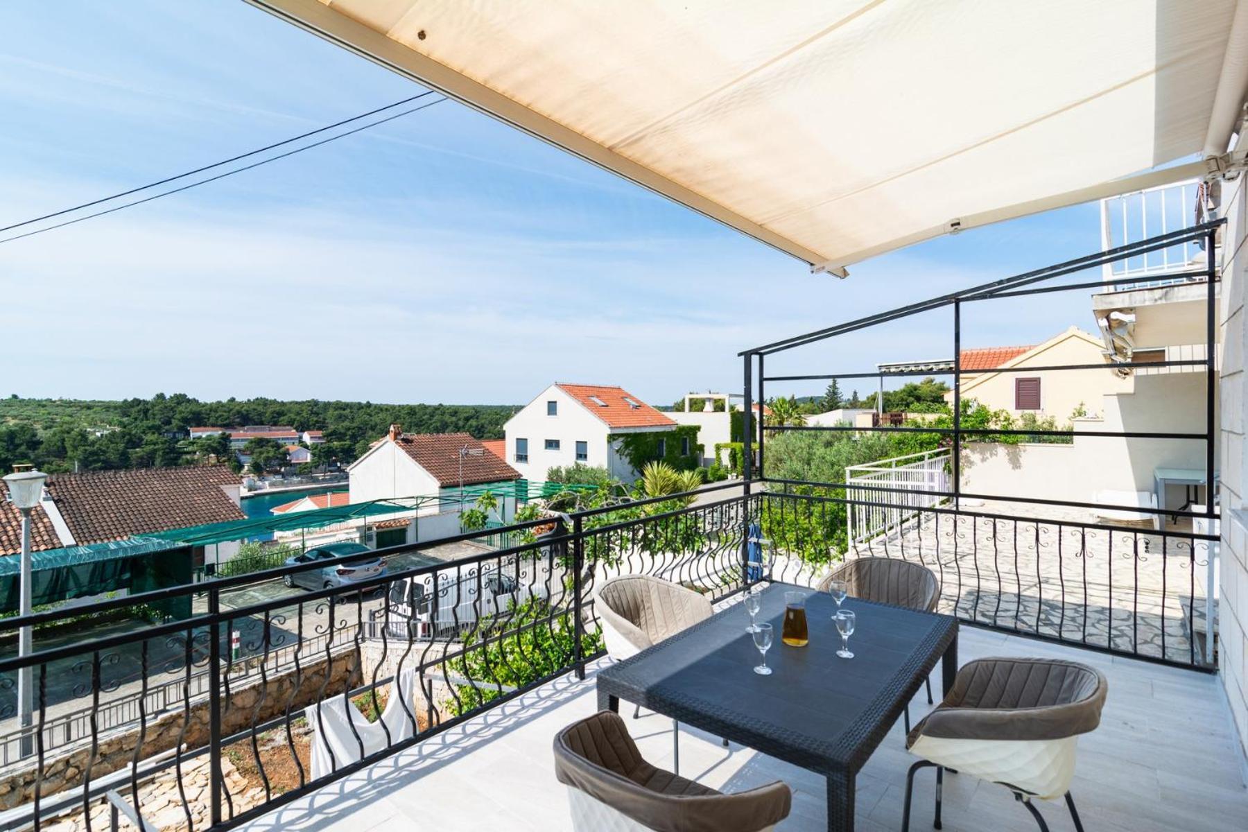 Sea-Views Brazza Apartments With Private Pool Milna  Exterior photo